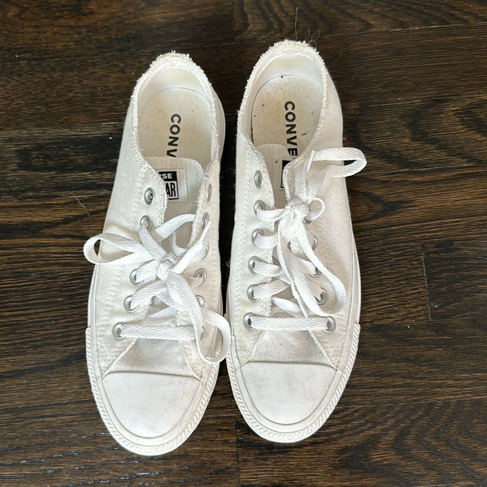 Practically new white converse sneakers